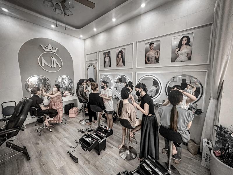 Hoàng Lan Make Up Academy