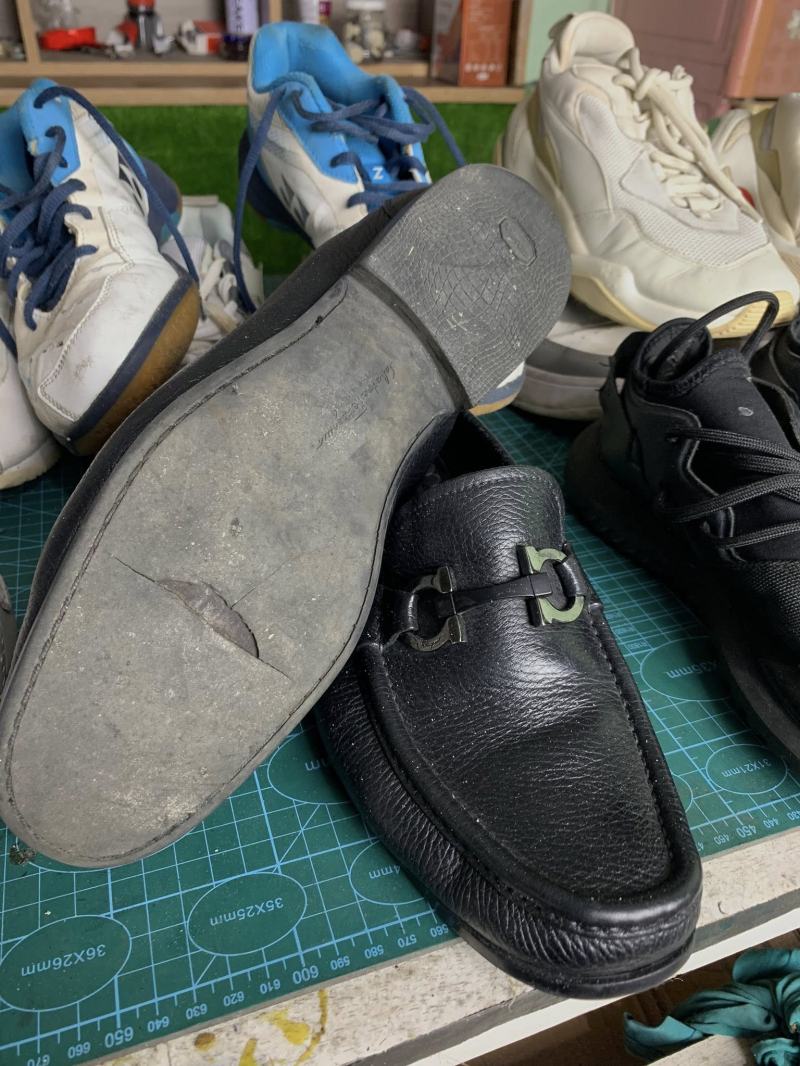 Hoàng Thiện Vệ Sinh Giày và Sửa chữa Giày