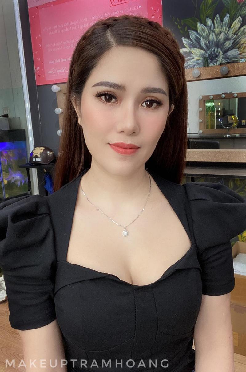 Hoàng Trâm Makeup Store