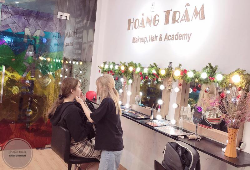 Hoàng Trâm Makeup Store