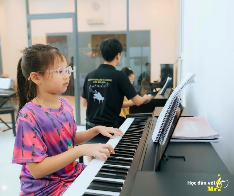Học đàn với Mr.Sol