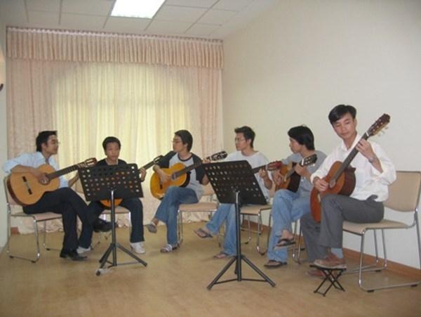 Học guitar ở đâu?