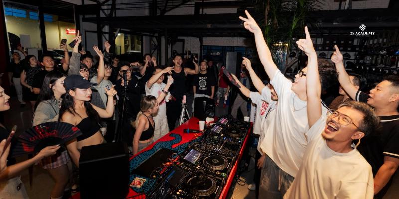 Học viện DJ 2S Academy