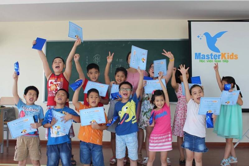 Trẻ rất hào hứng khi được học các buổi học kỹ năng sống tại MasterKids