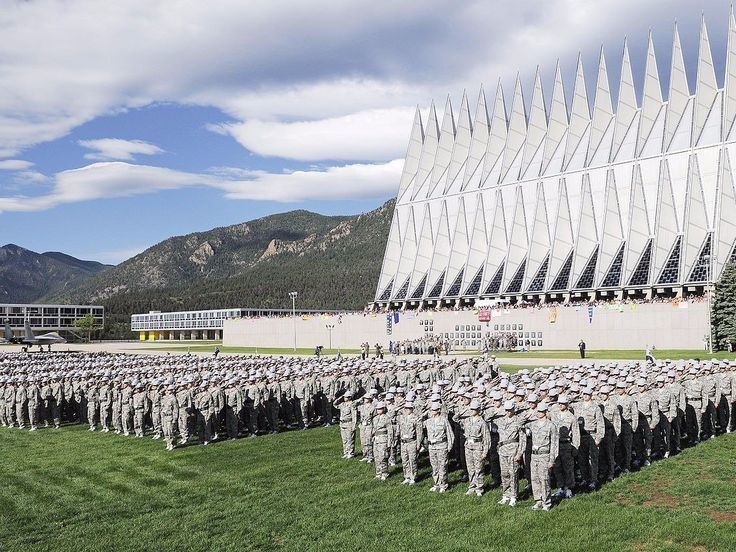 Học viện Không quân Hoa Kỳ viết tắt là USAFA