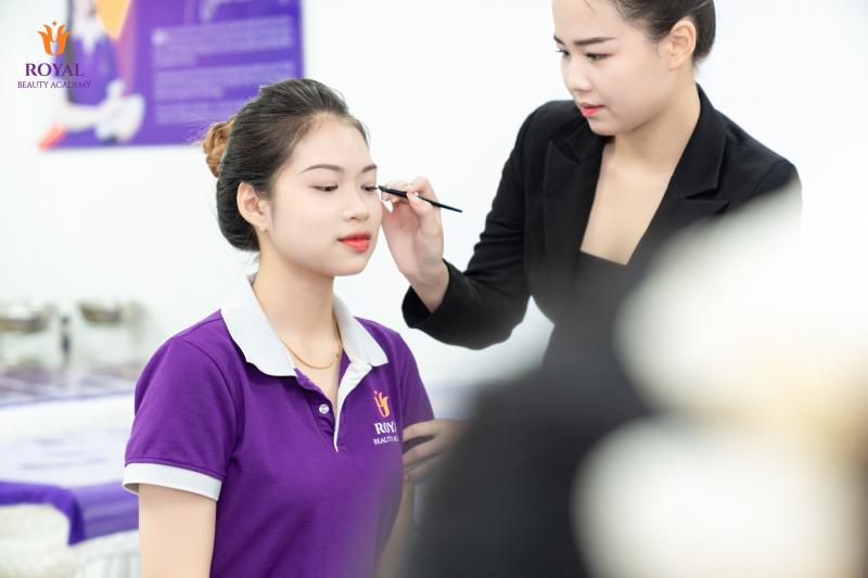 Học Viện Thẩm Mỹ Royal - Đào Tạo Phun Xăm Chuyên Nghiệp