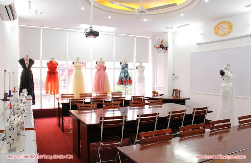 Chương trình học thiết kế thời trang của trường đã được Vương Quốc Anh chứng nhận đạt Chuẩn Châu Âu