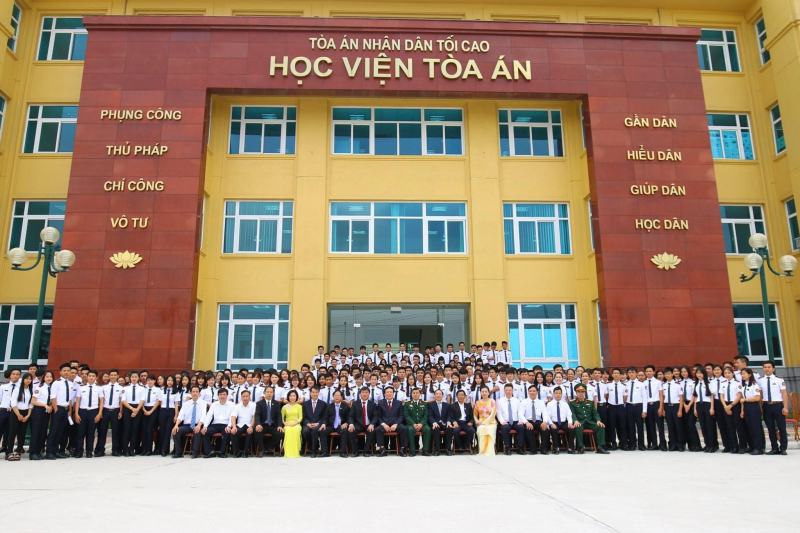 Đồng phục Học Viện Tòa Án