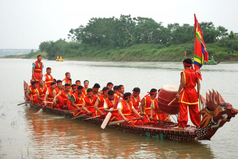 Lễ hội bơi chải Tứ Yên