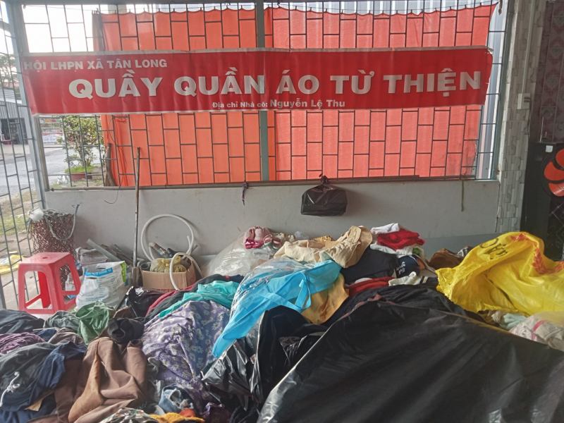 Quầy quần áo từ thiện của Hội LHPN xã Tân Long Cần Thơ