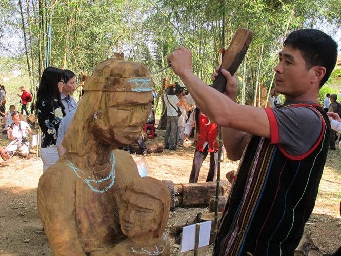 Hội thi tạc tượng nằm trong khuôn khổ Festival Cafe Buôn Ma Thuột 2017