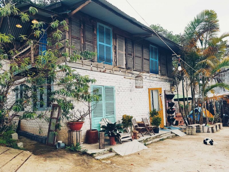 HomeFarm đem đến một không gian vô cùng nhẹ nhàng, ấm cúng, khác hẳn vẻ bụi bặm bên ngoài.