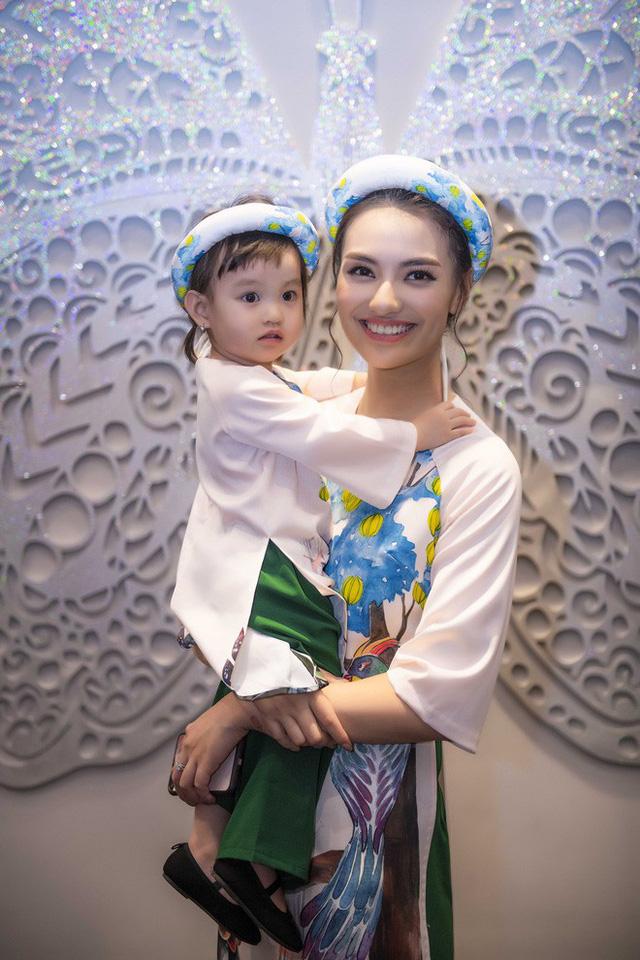 Top 12 bà mẹ đơn thân của showbiz Việt Nam