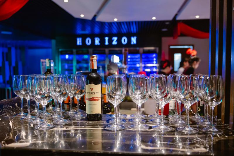 Horizon Bar