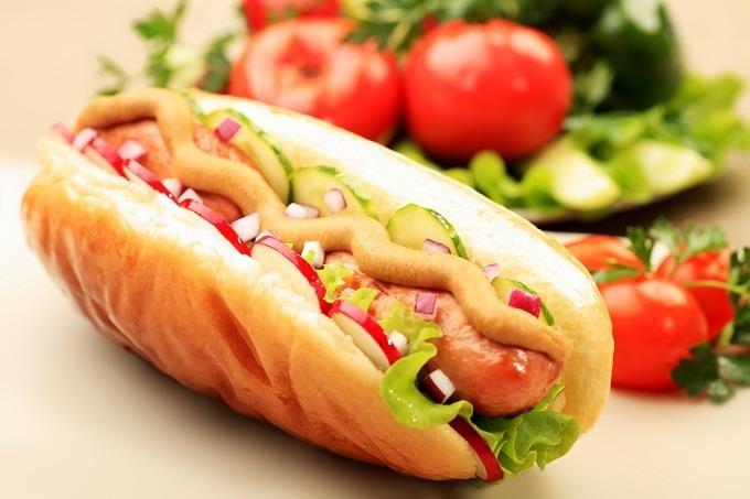 Hot Dog là một món ăn quen thuộc và được ưa chuộng ở Mỹ
