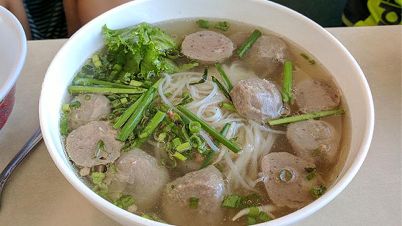 Hủ Tiếu Bò Viên Chú Lùn