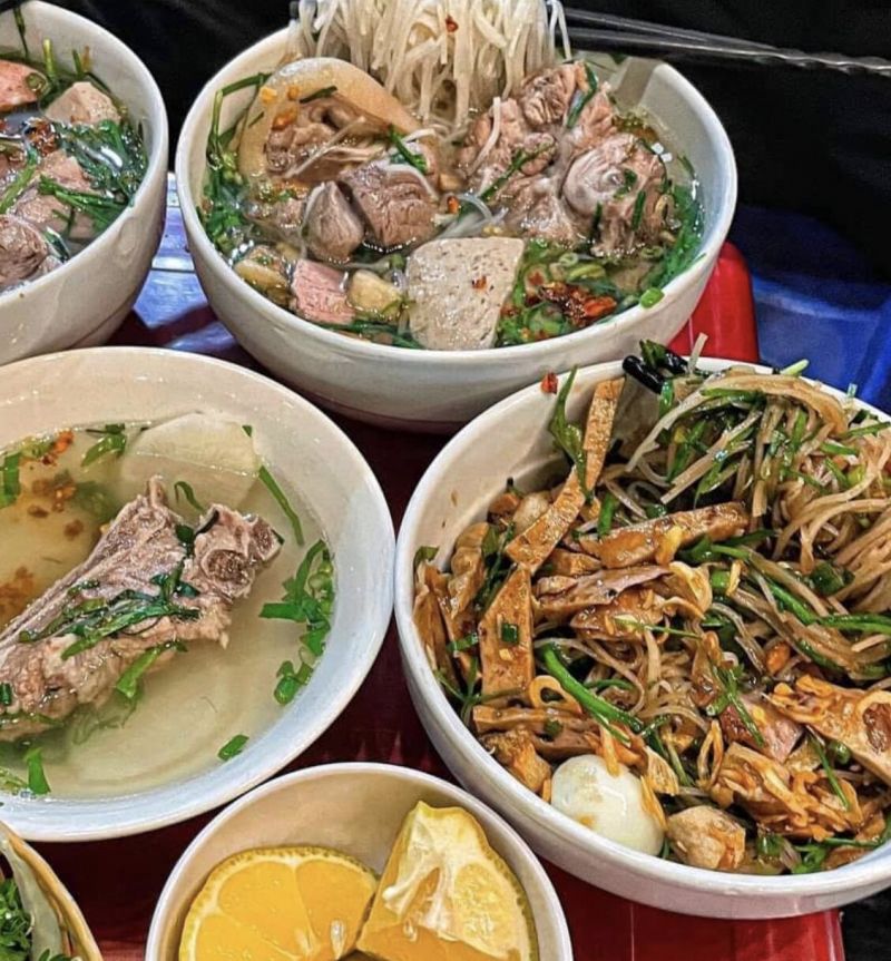 Chị Hai — tô hủ tiếu Chị Hai tại 190 Hồng Bàng