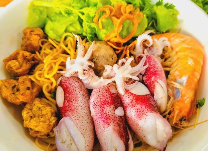 Cận cảnh tô hủ tiếu mực Vũng Tàu