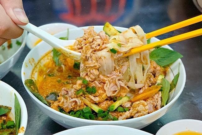 Món hủ tiếu sa tế