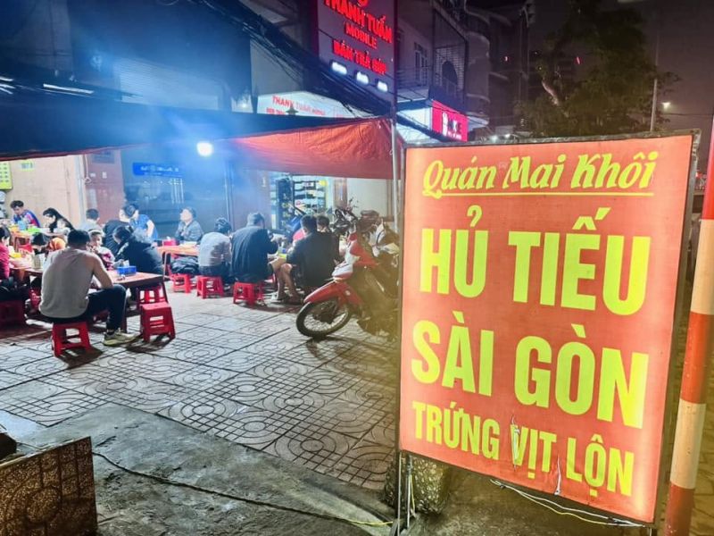Mai Khôi — không gian quán 121 Nguyễn Du