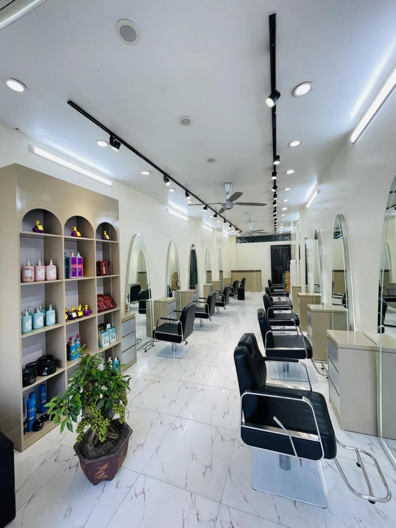 Hùng Hennessy Hair Salon