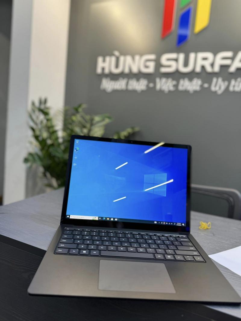 Hùng Surface