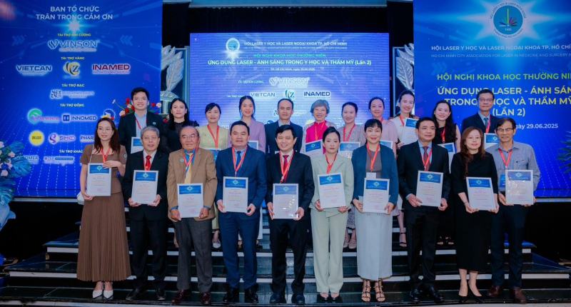 PGS.TS.BS Văn Thế Trung - chuyên gia da liễu hàng đầu TPHCM