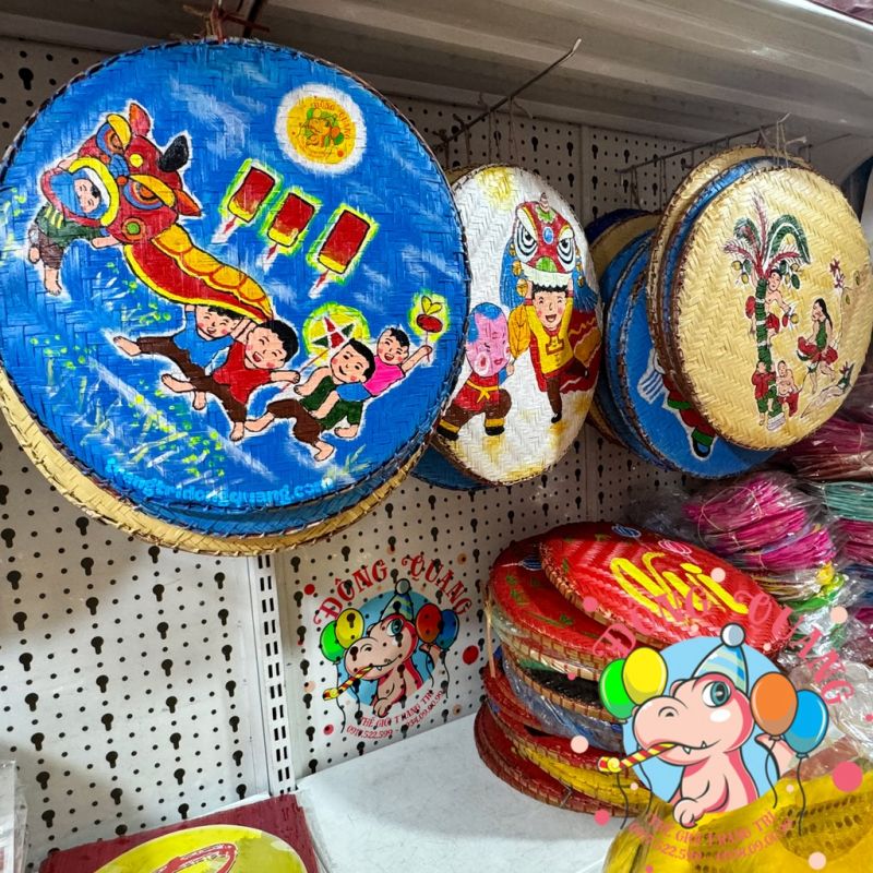 Trang trí mẹt tre bằng hoa quả tạo hình