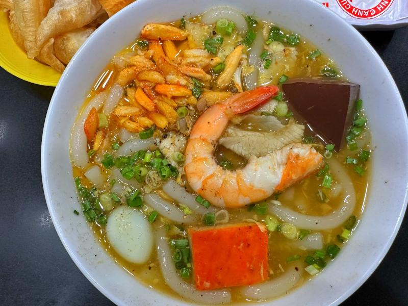 Hương Quán - Bánh Canh & Bún Riêu