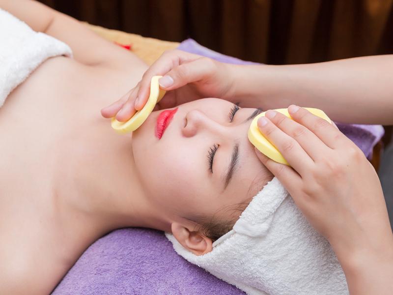 Massage da mặt và làm mịn da tại Hường Spa Nail & Mi