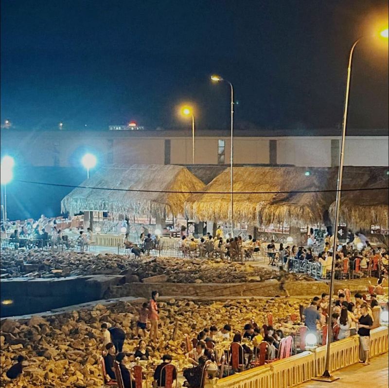 Huy Hoàn Restaurant