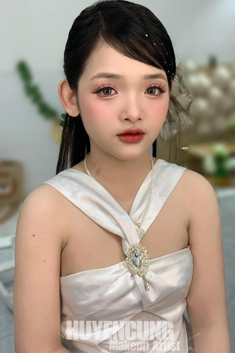 Huyền Cưng makeup