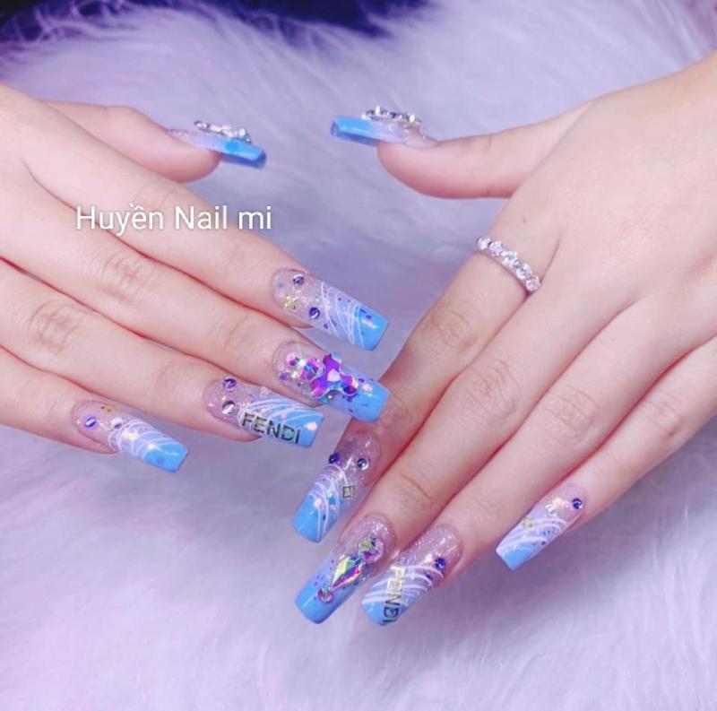 Từ sự nhẹ nhàng, tinh tế cho đến sự cầu kỳ, độc đáo, tỉ mỉ, Huyền Nail đều có thể thỏa mãn tối đa các nhu cầu của chị em