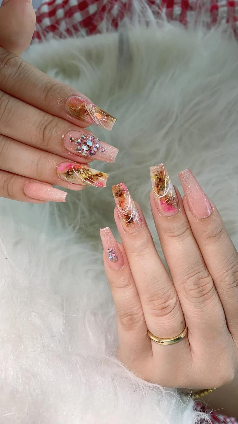 Huyền Nail mi