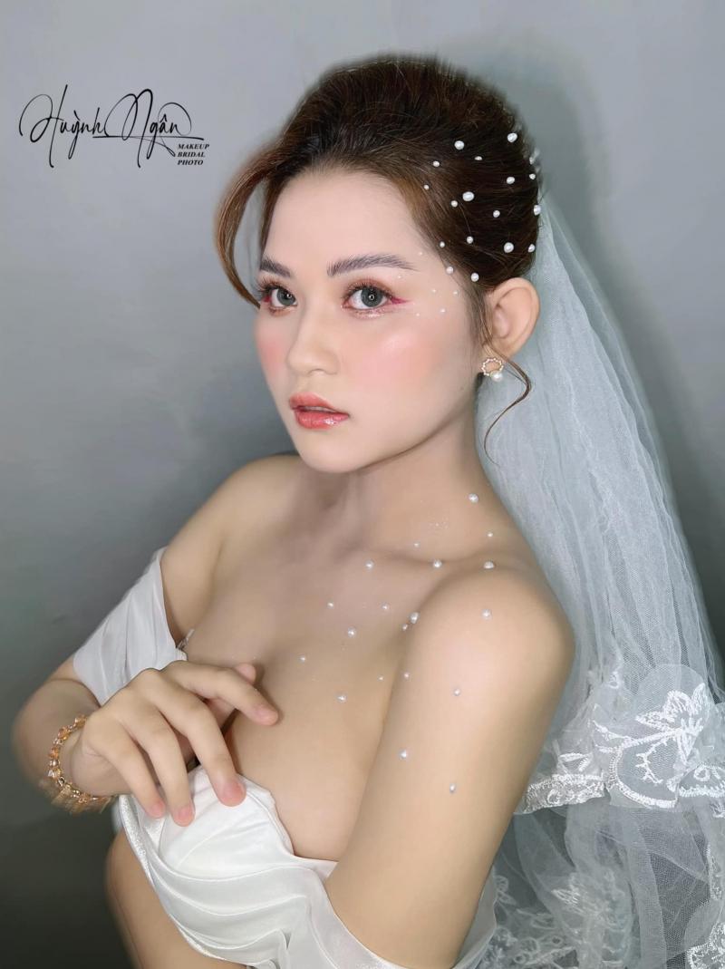 Huỳnh Ngân 2 Studio