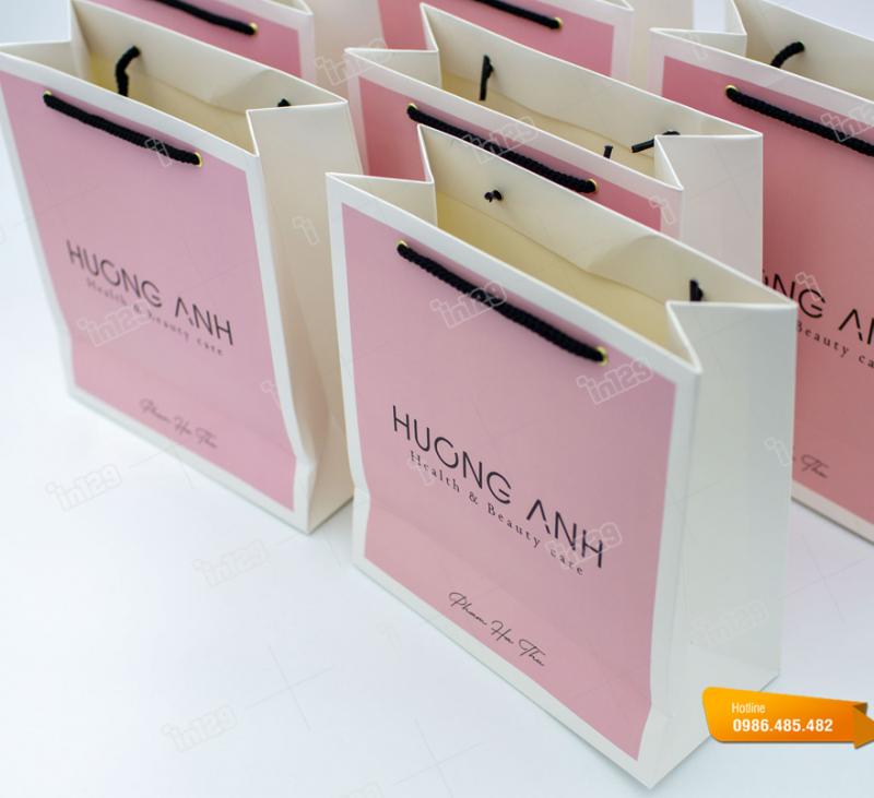 Miễn phí thiết kế túi giấy chuyên nghiệp theo yêu cầu, đem lại sự độc đáo và đẳng cấp.