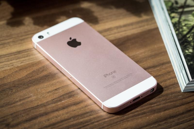 iPhone SE - nhỏ gọn nhưng mạnh mẽ