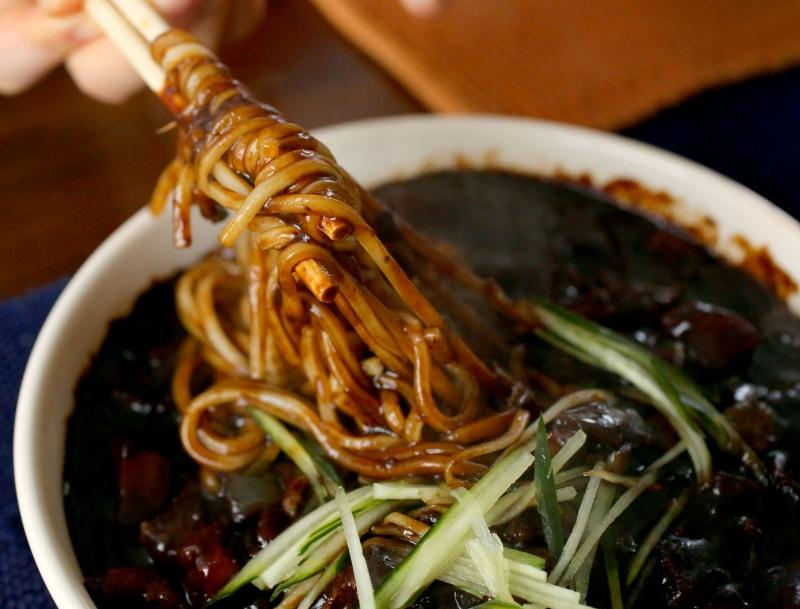 Loại nước sốt đen đặc biệt của Jajangmyeon