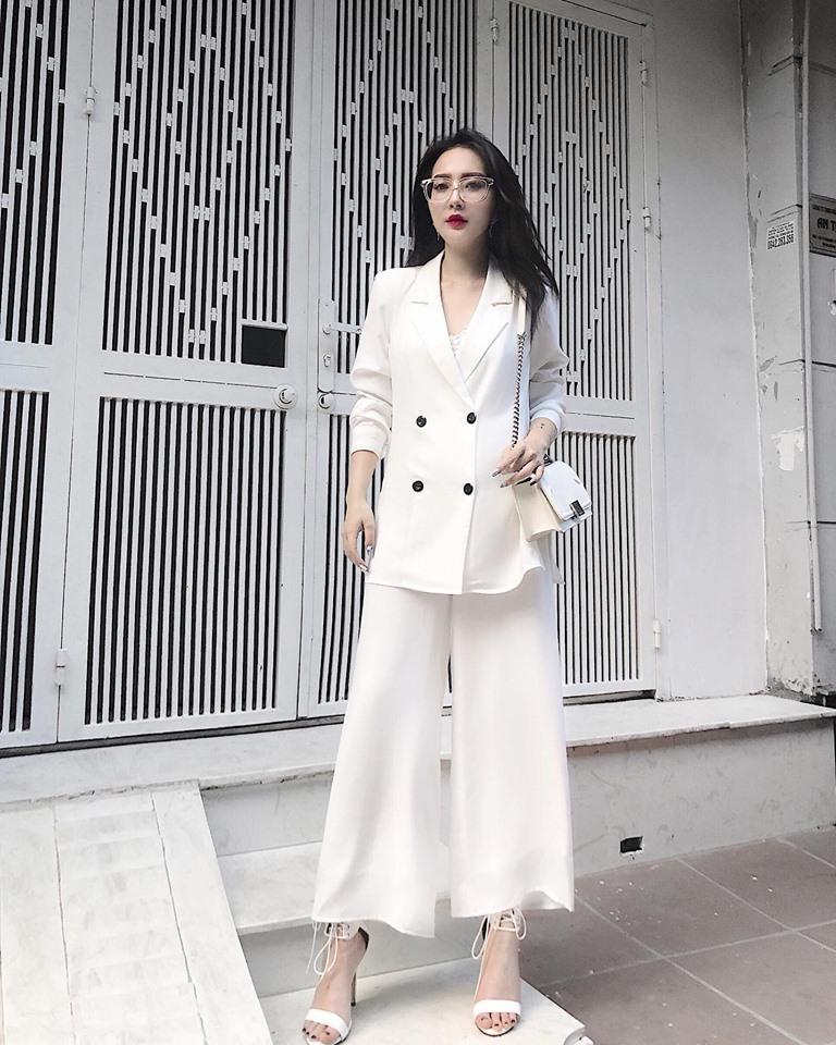 Shop thời trang tông đen - trắng chủ đạo đẹp nhất ở Hà Nội