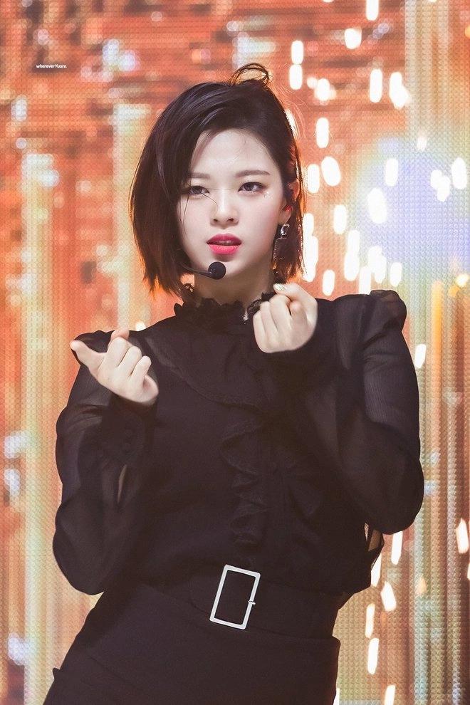 Jeongyeon (TWICE)