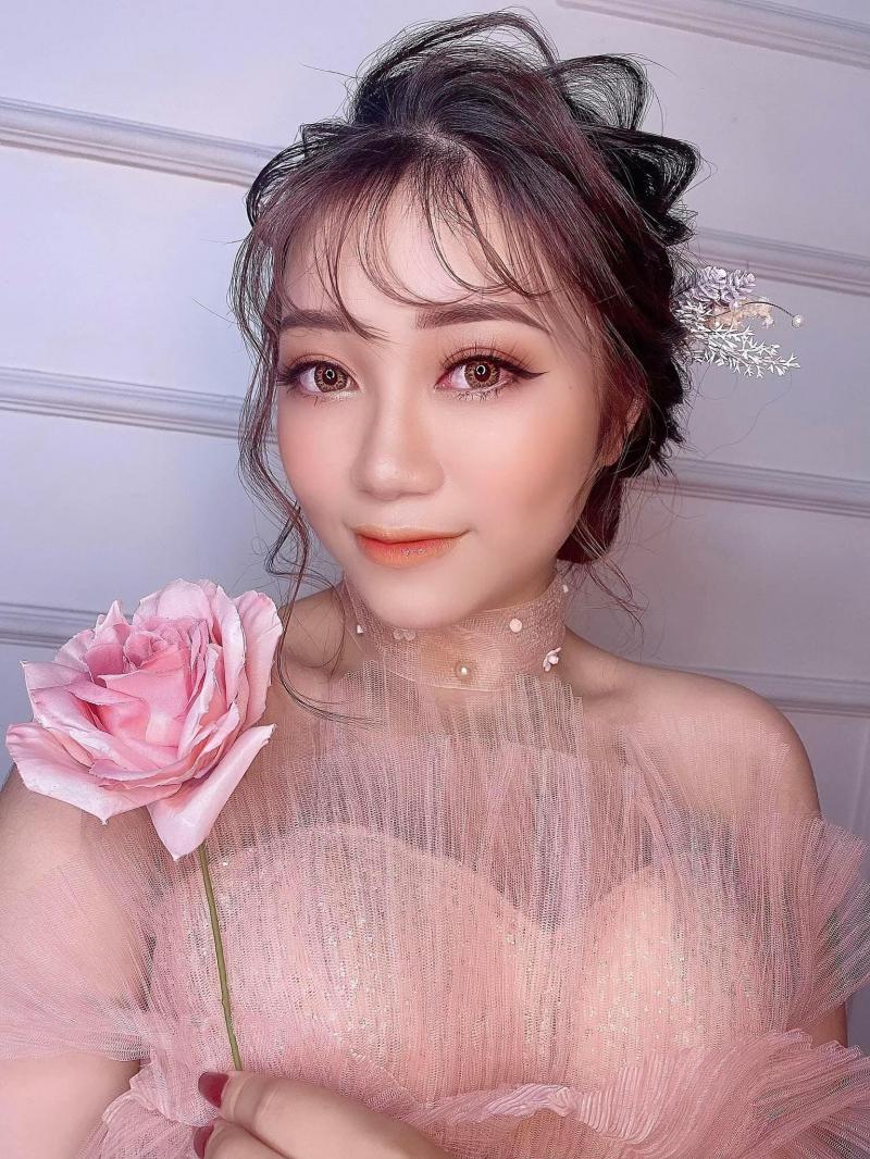 July Quỳnh Châu Make Up (JOY Studio)