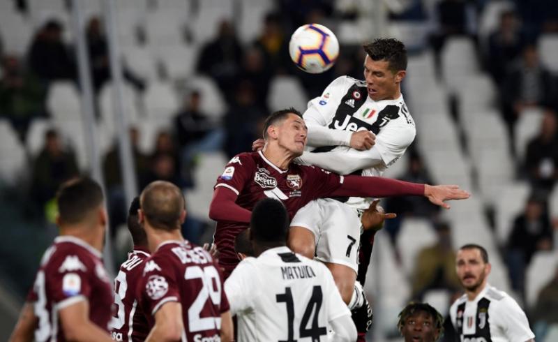 Ronaldo tỏa sáng trong trận derby thành Turin