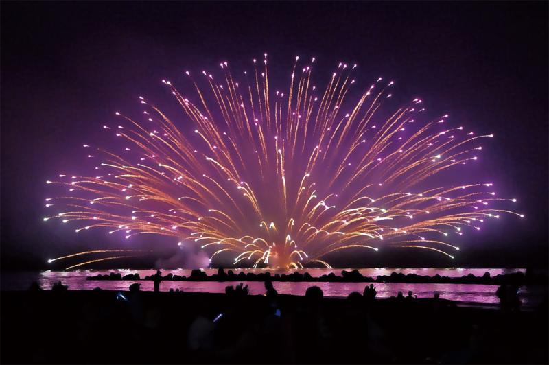 Kamogawa Fireworks Festival