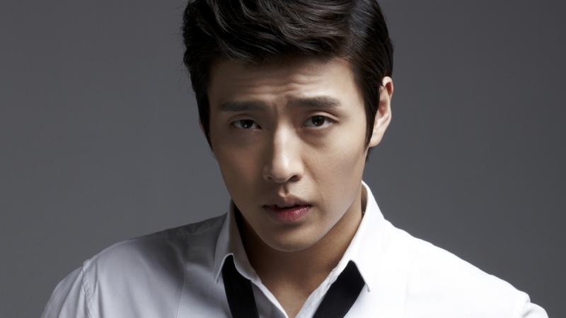 Kang Ha-neul là gương mặt đã trở nên quen thuộc với người xem truyền hình