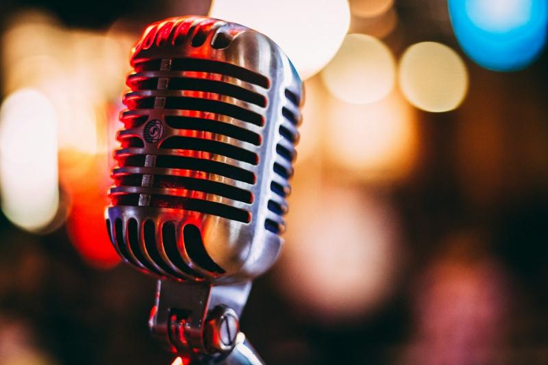 Phòng karaoke ánh sáng ấm — ảnh minh họa