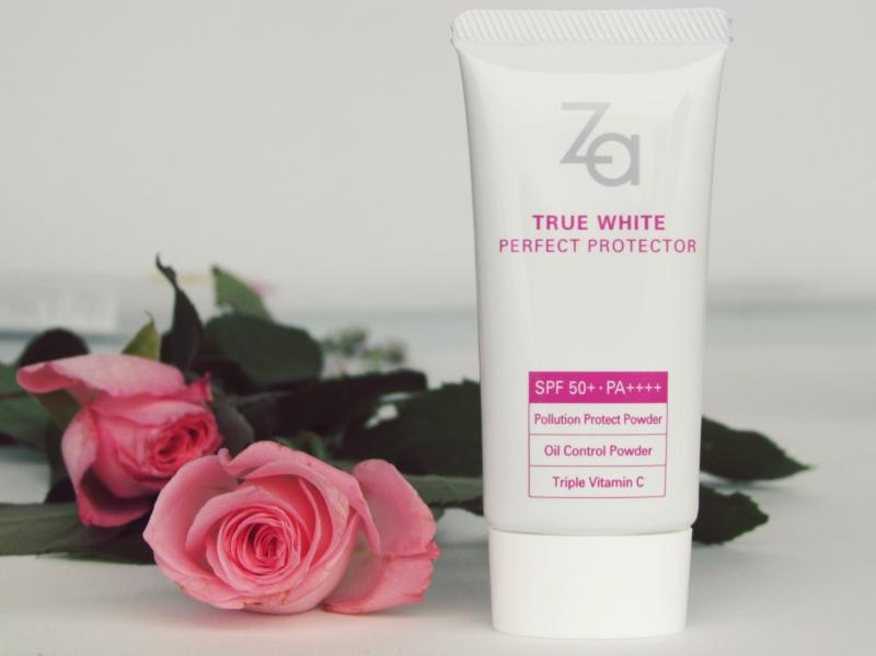 Kem chống nắng ZA True White Perfect Protector có giá khá hợp lý từ 130 000 đến khoảng 200 000 một tube.