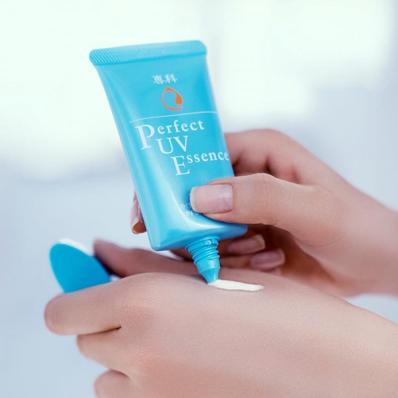 Kem chống nắng Senka Perfect UV Essence