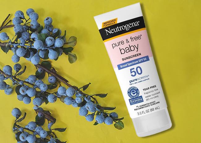 ﻿Bôi kem chống nắng Neutrogena Pure & Free Baby Sunscreen