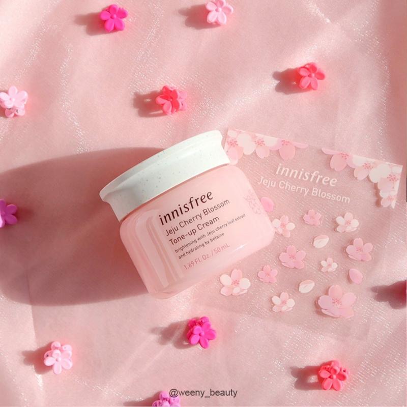 Kem dưỡng da chiết xuất hoa anh đào Innisfree Jeju Cherry Blossom Tone Up Cream