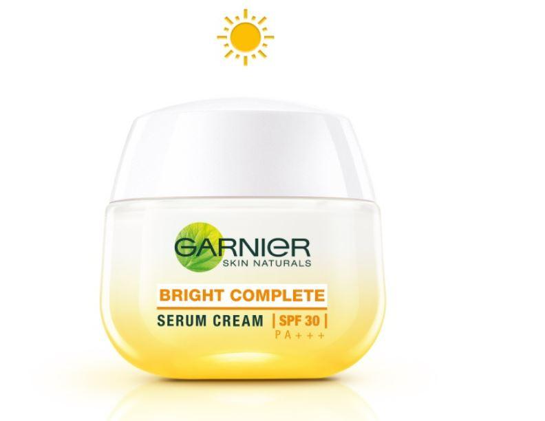 Kem dưỡng serum sáng da ban ngày Garnier SPF30